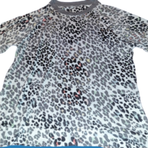 Women's sz L quarter sleeve top with splits on the sides